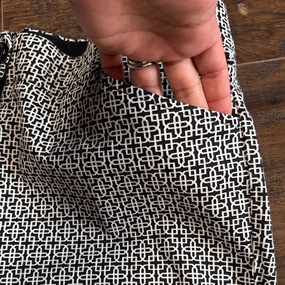 Counterparts Stretch Black and White Patterned Cropped Pants - Picture 3 of 11